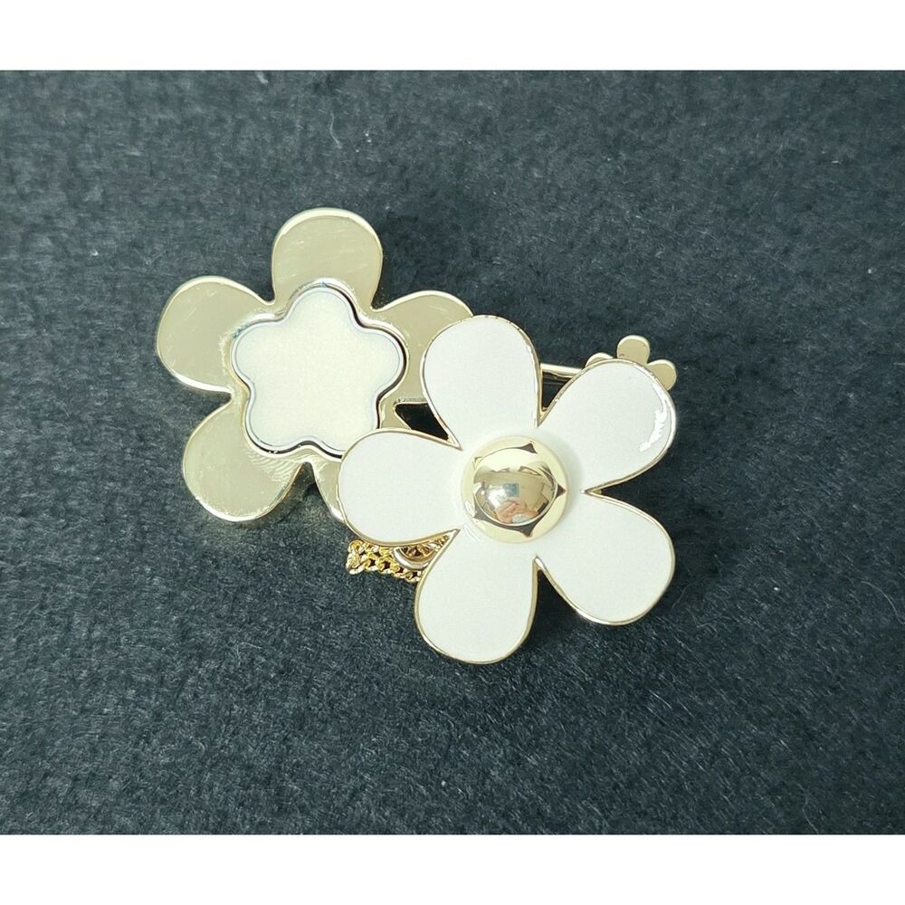 Daisy Perfume Brooch Marc Jacobs